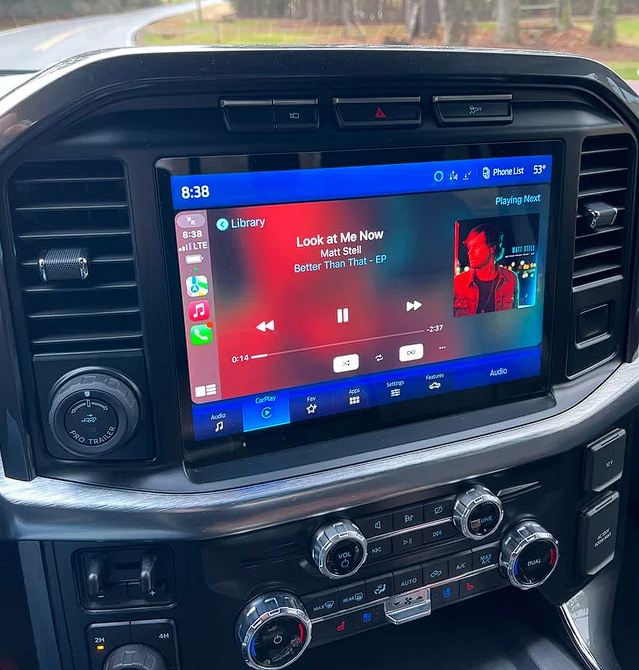 Apple CarPlay VS Android Auto: Which Infotainment System Reigns Supreme in 2024 ?